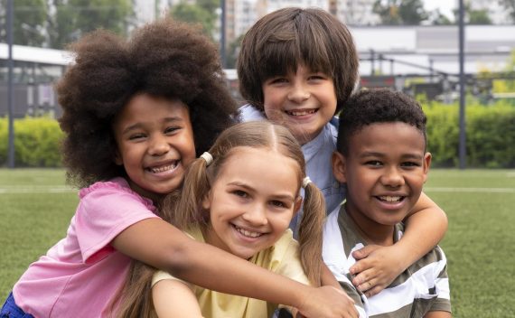 medium-shot-smiley-kids-posing-together